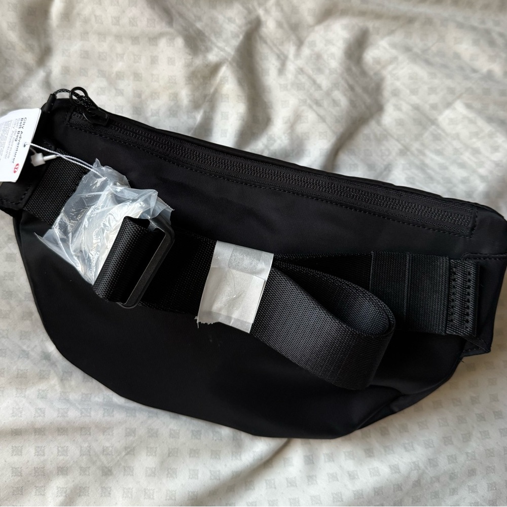 NWT Lululemon City Adventurer Belt Bag 2.5L - Picture 8 of 9